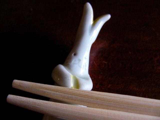 かわいい白いウサギの箸置き